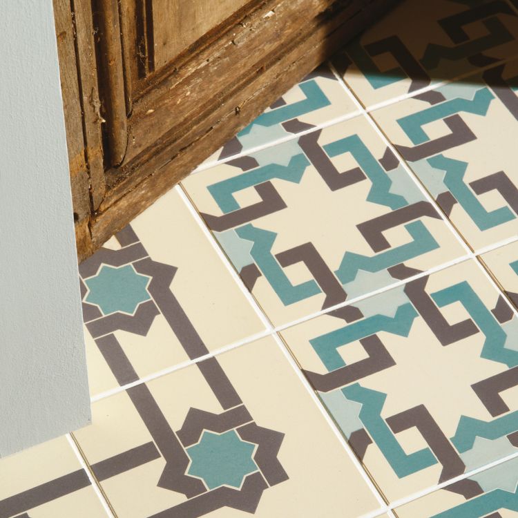 Original Style Odyssey Primo Iberian Border Dark Grey and Dark Jade on White 15x15cm-