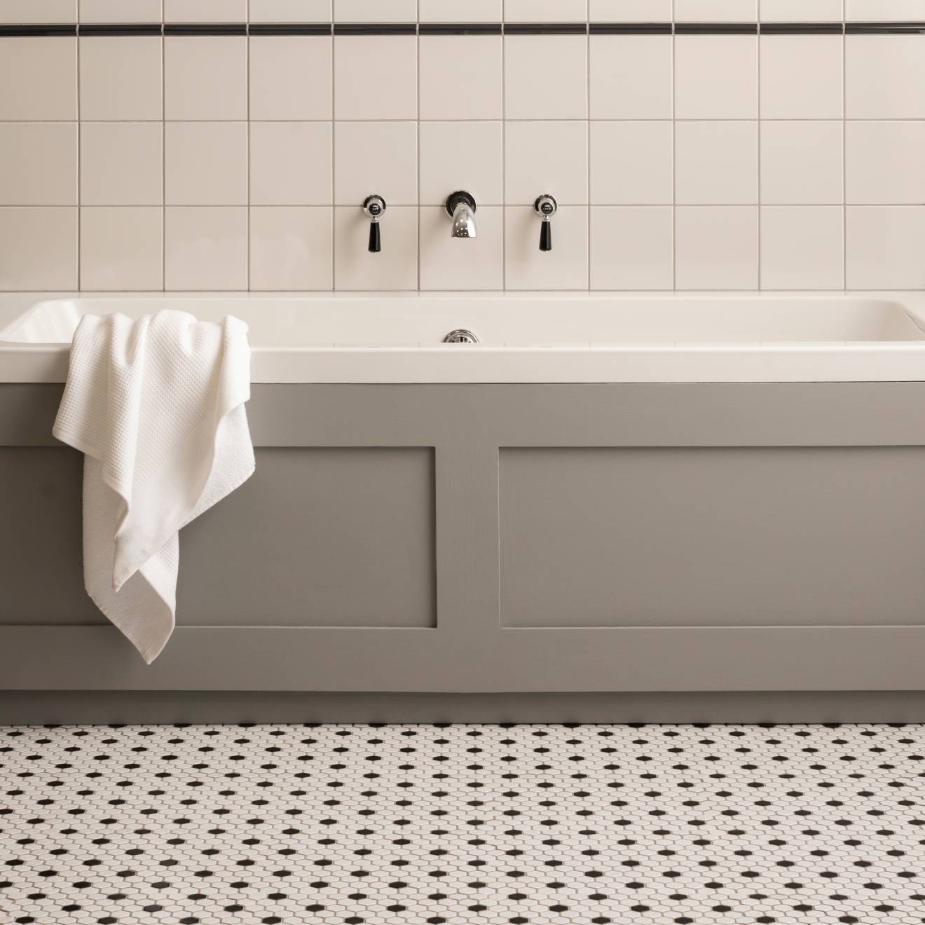 Black and White Honeycomb Hexagonal Mosaic Floor & Wall Tile 30x26cm