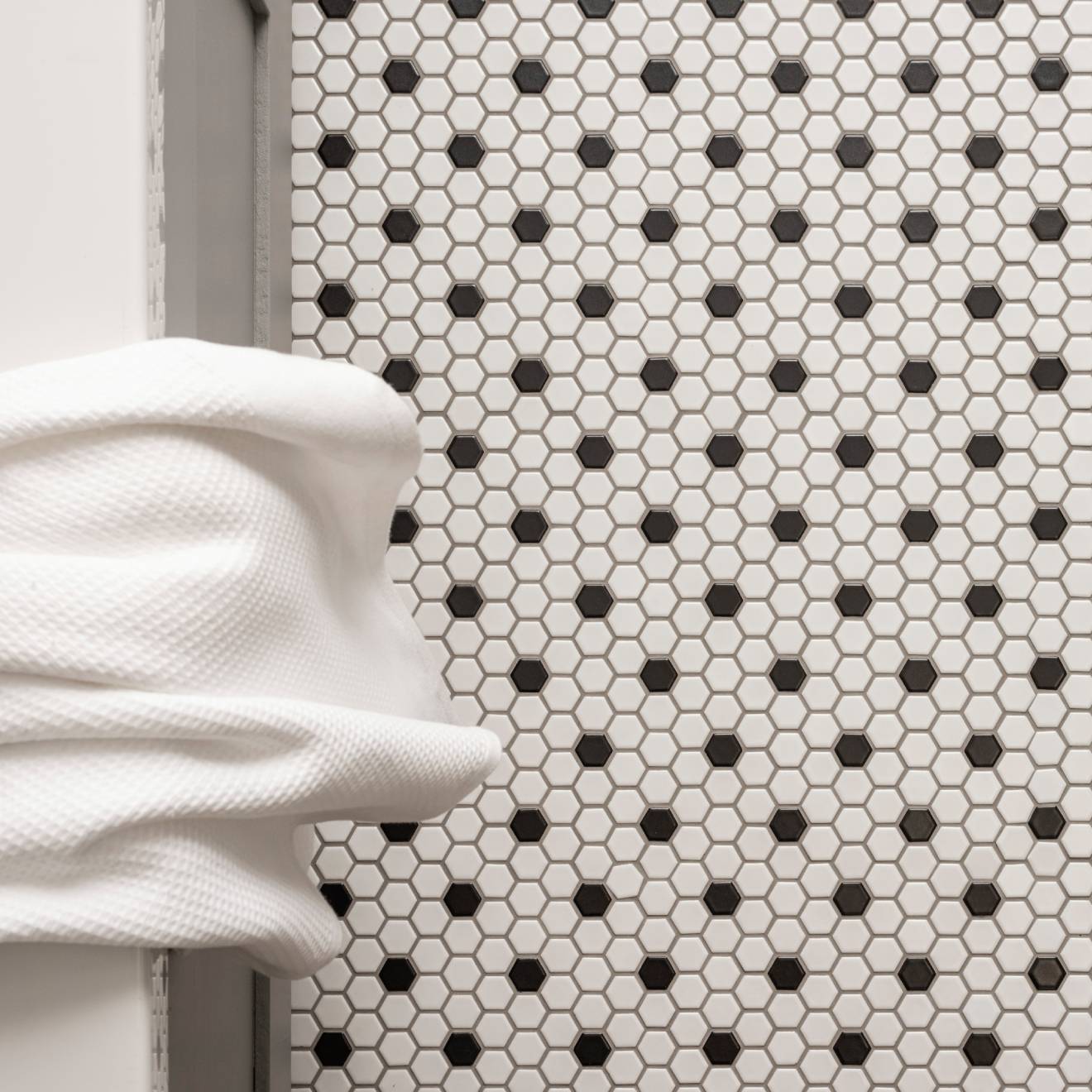 Black and White Honeycomb Hexagonal Mosaic Floor & Wall Tile 30x26cm